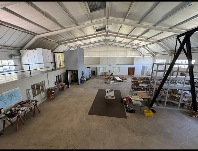 1,000M² WAREHOUSE FOR SALE IN RAND LEASE